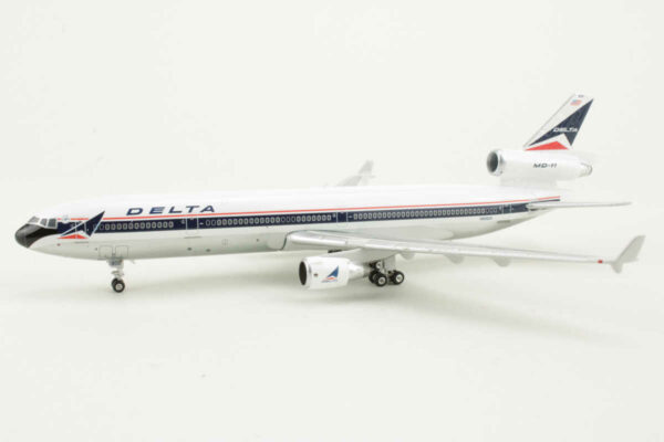 McDonnell Douglas MD-11 Delta Air Lines N806DE Phoenix 04538 1:400 – Bild 3