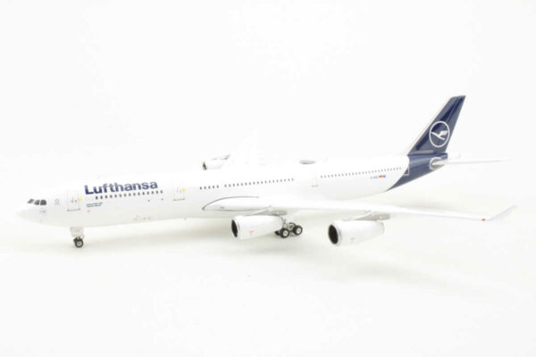 Airbus A340-300 Lufthansa D-AIGU Phoenix 04547 1:400 – Bild 3