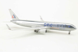 Alternative view of Boeing 767-300ER American Airlines "OneWorld" N395AN Phoenix 04555 1:400