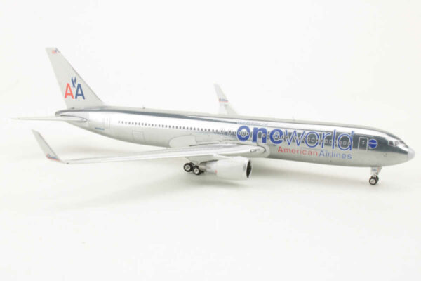 Boeing 767-300ER American Airlines "OneWorld" N395AN Phoenix 04555 1:400 – Bild 2