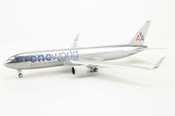 Boeing 767-300ER American Airlines "OneWorld" N395AN Phoenix 04555 1:400 – Bild 3