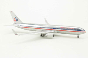 Alternative view of Boeing 767-300ER American Airlines N396AN Phoenix 04556 1:400