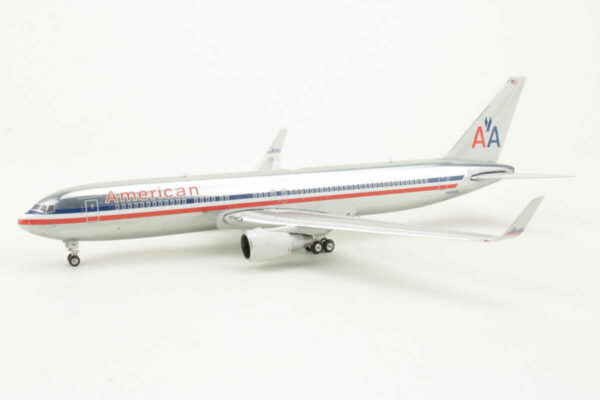 Boeing 767-300ER American Airlines N396AN Phoenix 04556 1:400 – Bild 3