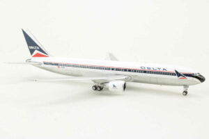 Alternative view of Boeing 767-300ER Delta Air Lines N117DL Phoenix 04569 1:400