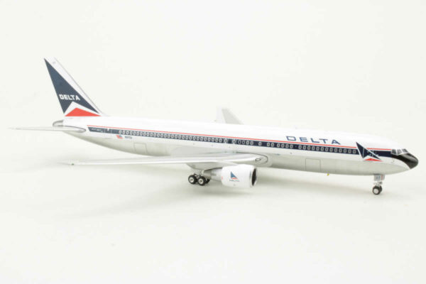 Boeing 767-300ER Delta Air Lines N117DL Phoenix 04569 1:400 – Bild 2