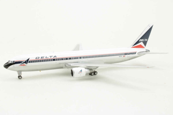 Boeing 767-300ER Delta Air Lines N117DL Phoenix 04569 1:400 – Bild 3