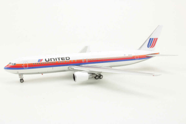 Boeing 767-322ER United Airlines N641UA Phoenix 04617 1:400 – Bild 3