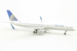 Alternative view of Boeing 757-200 United Airlines N41135 NG Models 53179 1:400
