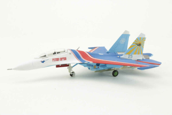 Sukhoi SU-27UB "Flanker" Russian Knights Aerobatic Team Herpa 550192 1:200 – Bild 3