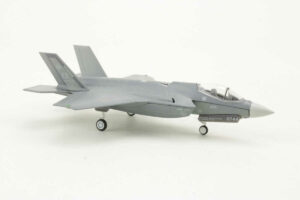 Alternative view of Lockheed Martin F-35A USAF 461th Flight Test Sqn. Edwards AB Herpa 556521 1:200
