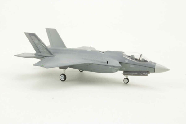 Lockheed Martin F-35A USAF 461th Flight Test Sqn. Edwards AB Herpa 556521 1:200 – Bild 2