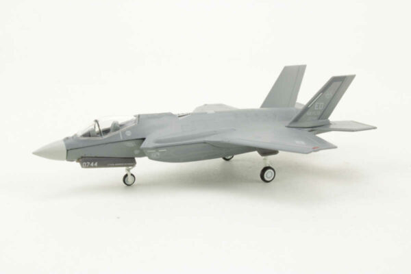 Lockheed Martin F-35A USAF 461th Flight Test Sqn. Edwards AB Herpa 556521 1:200 – Bild 3