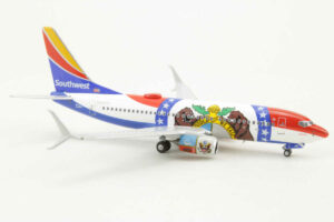 Alternative view of Boeing 737-700 Southwest Airlines N280WN NG Models 77016 1:400