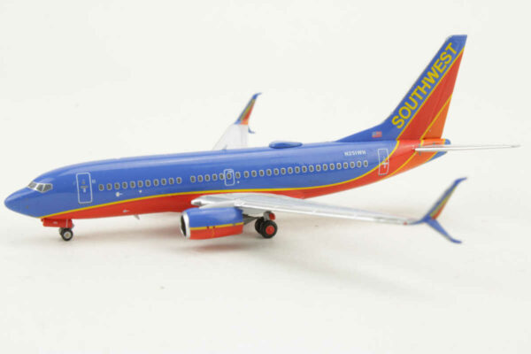 Boeing 737-700 Southwest Airlines N251WN NG Models 77022 1:400 - Image 3