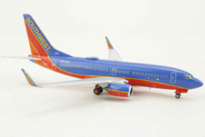Alternative view of Boeing 737-700 Southwest Airlines N957WN NG Models 77023 1:400