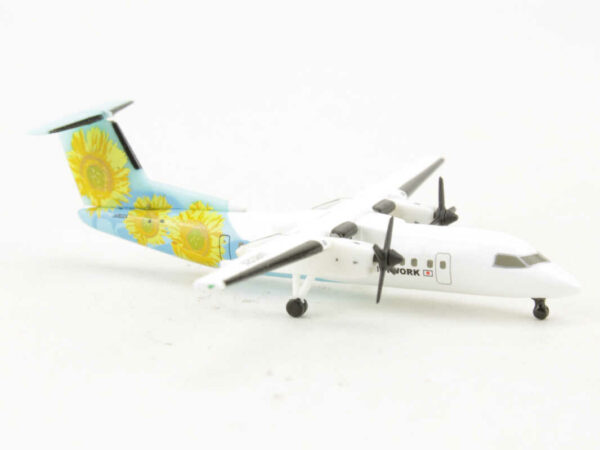 De Havilland DHC8-300 A-net "Himawari" JA802K Hogan DH58002 1:500 - Image 2