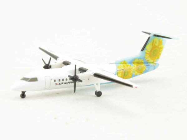 De Havilland DHC8-300 A-net "Himawari" JA802K Hogan DH58002 1:500 - Image 3