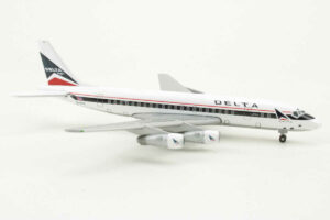 Alternative view of Douglas DC-8-51 Delta Air Lines N801E Gemini Jets GJDAL077 1:400