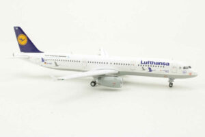 Alternative view of Airbus A321-100 Lufthansa D-AIRR Gemini Jets GJDLH1619 1:400