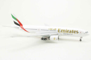 Alternative view of Boeing 777-200ER Emirates A6-EMI Gemini Jets GJUAE1285 1:400