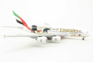 Alternative view of Airbus A380-800 Emirates "Wildlife" A6-EDG Gemini Jets GJUAE1551 1:400