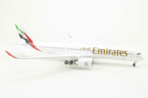 Alternative view of Airbus A350-900 Emirates A6-EXA Gemini Jets GJUAE2241 1:400