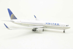 Alternative view of Boeing 767-300ER United Airlines N676UA Gemini Jets GJUAL1800 1:400