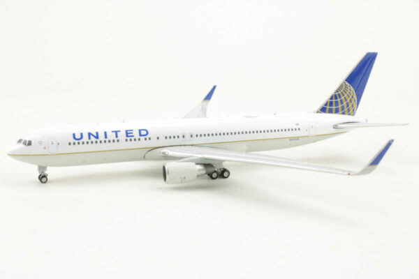 Boeing 767-300ER United Airlines N676UA Gemini Jets GJUAL1800 1:400 - Image 3