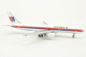 Alternative view of Boeing 757-200 United Airlines N536UA Gemini Jets GJUAL1983 1:400