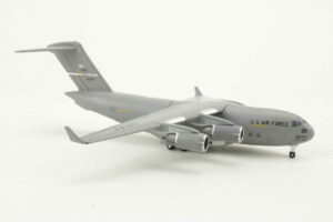 Alternative view of Boeing C-17 Globemaster III United States Air Force USAF Wright-Patt AFB Gemini Macs GMUSA050 1:400