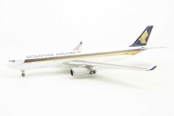 Airbus A330-300 Singapore Airlines 9V-STA JC Wings JC4927 1:400 – Bild 3