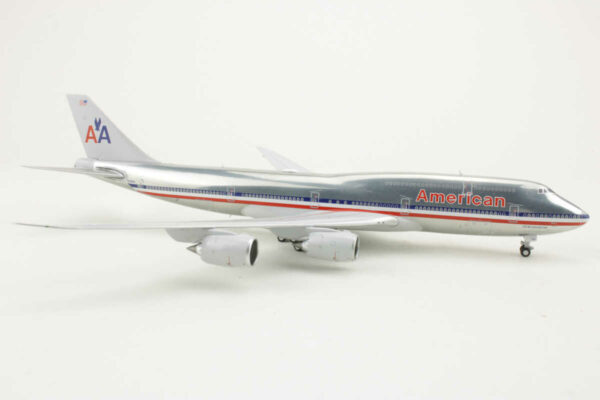 Boeing 747-8 American Airlines N748AA JC Wings XX40215 1:400 - Image 2