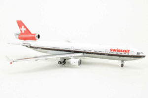 Alternative view of McDonnell Douglas MD-11 Swissair HB-IWI JC Wings XX4051 1:400