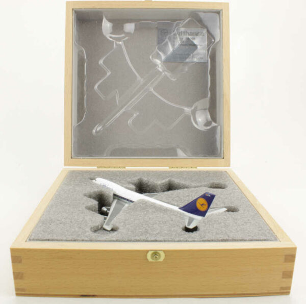 Boeing 747-100 Lufthansa D-ABYA "Limited Edition Holzbox" Herpa 512305 1:500 – Bild 4