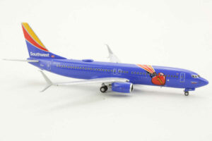 Alternative view of Boeing 737-800 Southwest Airlines N8681M NG Models 58238 1:400