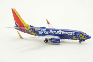 Alternative view of Boeing 737-700 Southwest Airlines N7816B NG Models 77031 1:400