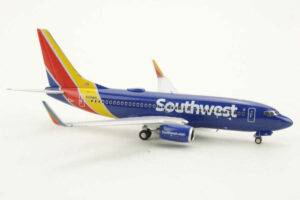 Alternative view of Boeing 737-700 Southwest Airlines N410WN NG Models 77043 1:400