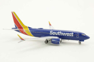 Alternative view of Boeing 737 MAX 7 Southwest Airlines N7203U NG Models 87001 1:400