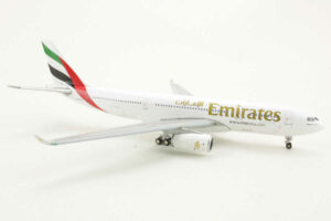 Alternative view of Airbus A330-200 Emirates A6-EAJ Gemini Jets GJUAE1283 1:400