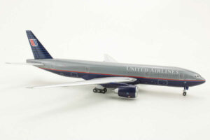 Alternative view of Boeing 777-200 United Airlines N799UA Gemini Jets GJUAL298 1:400