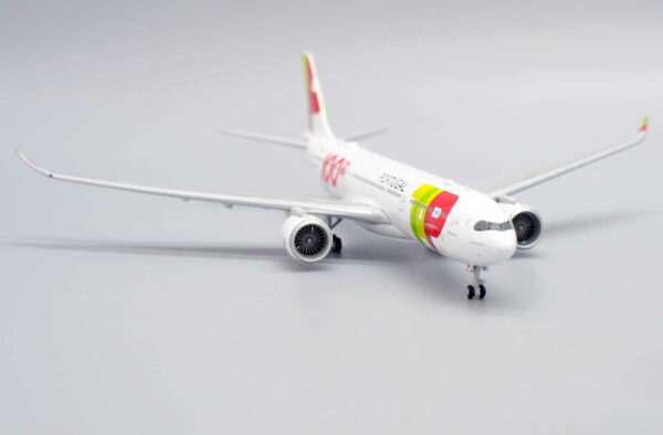 Airbus A330neo TAP Air Portugal "First to fly" CS-TUI JC Wings LH4156 1:400 – Bild 10