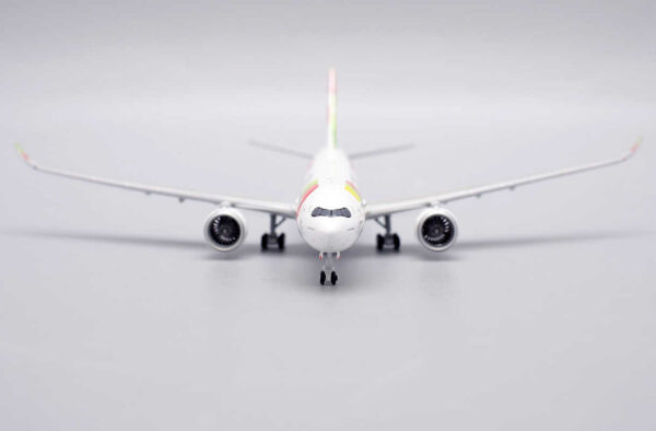 Airbus A330neo TAP Air Portugal "First to fly" CS-TUI JC Wings LH4156 1:400 – Bild 6