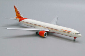 Alternative view of Boeing 777-300ER Air India VT-ALX "Flaps down" JC Wings LH4191A 1:400