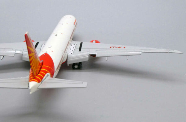 Boeing 777-300ER Air India VT-ALX "Flaps down" JC Wings LH4191A 1:400 – Bild 7