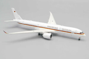 Alternative view of Airbus A350XWB Luftwaffe "Bundesrepublik Deutschland" 10+01 JC Wings LH4246 1:400