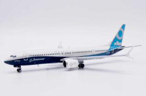 Alternative view of Boeing 737 MAX 9 Boeing House Colors N7379E JC Wings LH4291 1:400