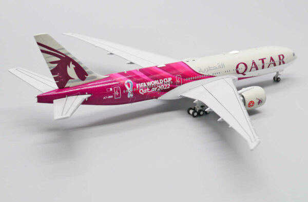 Boeing 777-200LR Qatar Airways "World Cup Livery" A7-BBI JC Wings XX40011 1:400 – Bild 7