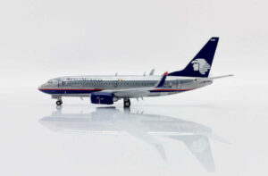 Alternative view of Boeing 737-700 Aeromexico XA-CAM JC Wings XX40027 1:400