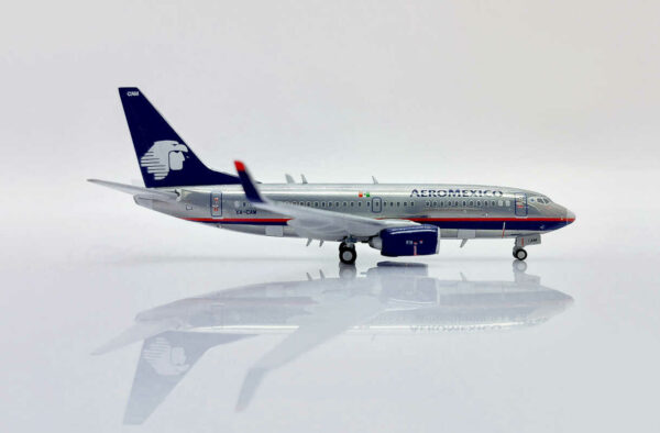 Boeing 737-700 Aeromexico XA-CAM JC Wings XX40027 1:400