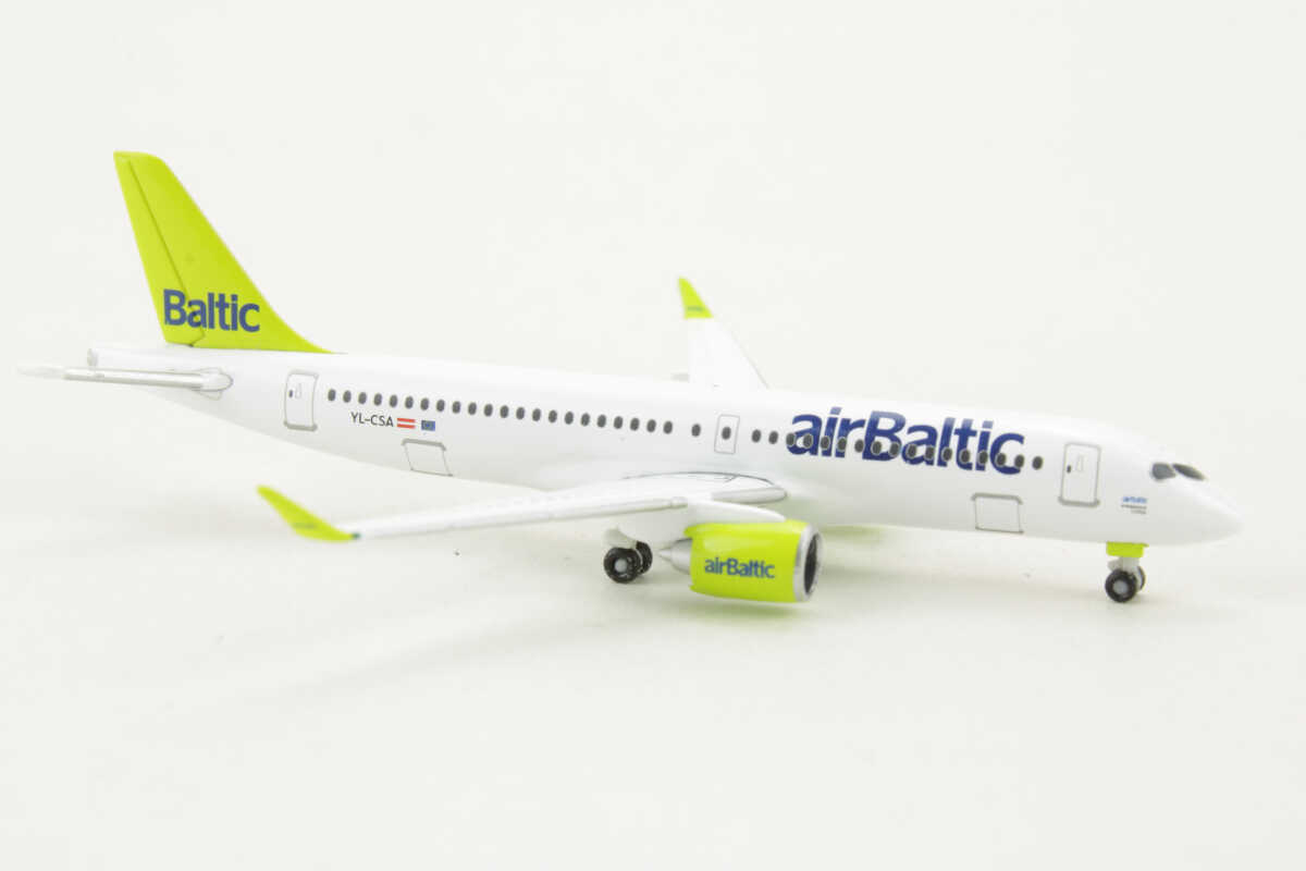 Bombardier CS300 airBaltic YL-CSA Herpa 530798 1:500 – Bild 2